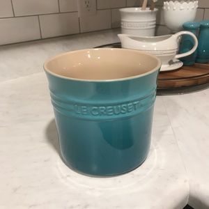 Le Creuset large utensil crock